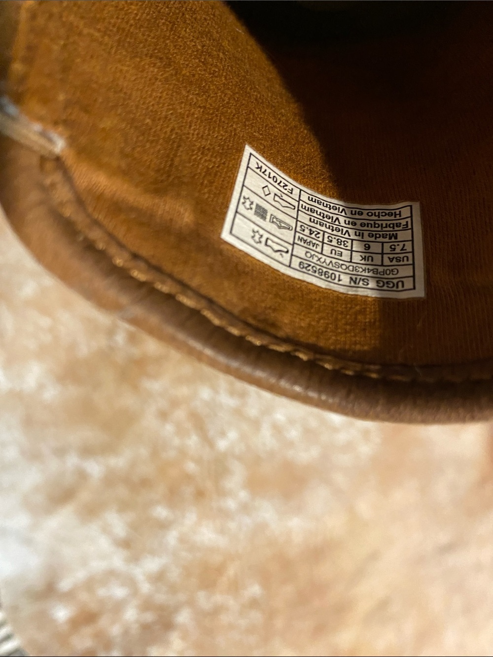 Ugg mules 7.5 - Picture 4 of 4